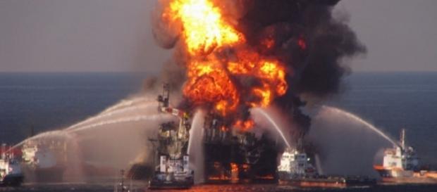 An oil rig exploded in Lake Pontchartrain, injuring seven/Image Credit: Amy Huser/Flickr An oil rig exploded in Lake Pontchartrain, injuring seven/Image Credit: Amy Huser/Flickr