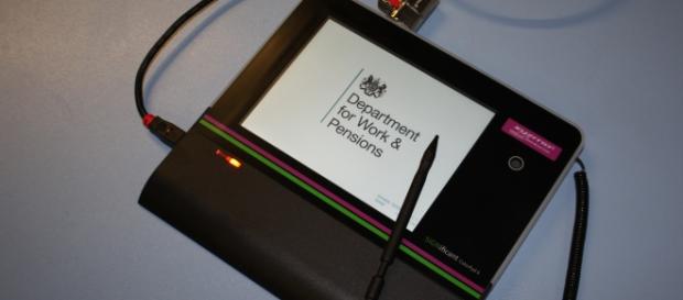 Electronic signing at the Jobcentre - London Bridge Jobcentre-DWP-Flickr Electronic signing at the Jobcentre - London Bridge Jobcentre-DWP-Flickr