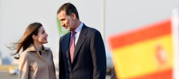 Felipe y Letizia hablando animadamente Felipe y Letizia hablando animadamente