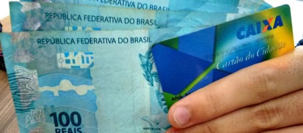Milhares de pessoas receberão hoje o PIS/PASEP diretamente em suas contas bancárias Milhares de pessoas receberão hoje o PIS/PASEP diretamente em suas contas bancárias