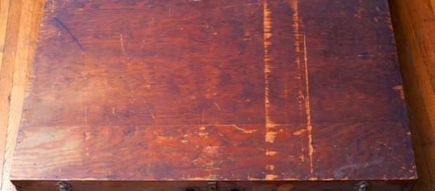 Misteriosa caja encontrada en Texas, con extraños dibujos. Misteriosa caja encontrada en Texas, con extraños dibujos.