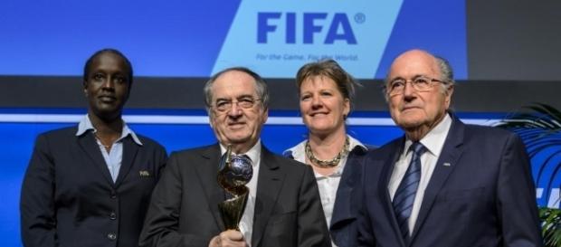 Noël Le Graet, Brigitte Henriques et Sepp Blatter lors de l'attribution à la France de la Coupe du monde féminine en 2019. © FABRICE COFFRINI/AFP Noël Le Graet, Brigitte Henriques et Sepp Blatter lors de l'attribution à la France de la Coupe du monde féminine en 2019. © FABRICE COFFRINI/AFP