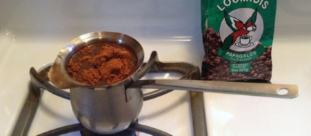 O briki é usado para fazer o famoso café turco O briki é usado para fazer o famoso café turco