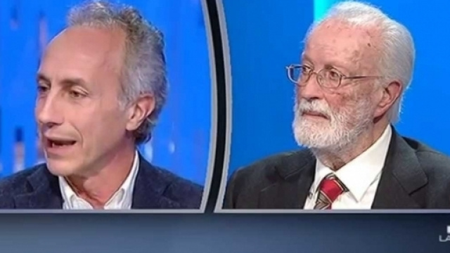 Eugenio Scalfari e Marco Travaglio durante un vecchio confronto in tv su La7