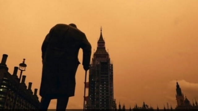 Il cielo arancione sopra Londra