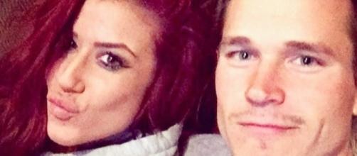 Chelsea Houska and Cole DeBoer pose after their engagement. [Photo via Instagram]