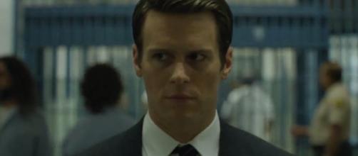 Jonathan Groff profiles serial killers in "Mindhunter" from Netflix. ~ (Image Credit: Netflix/YouTube)