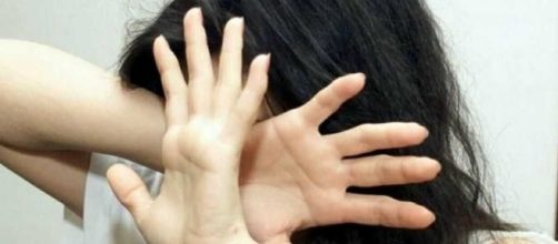 Abusa per anni della figlia 13enne della compagna: arrestato — Il ... - ilcorriere.net