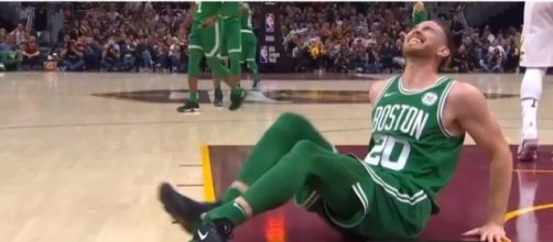 Celtics' Gordon Hayward suffered a dislocated ankle and a broken tibia vs. Cavs - image - Ximo Pierto/Youtube