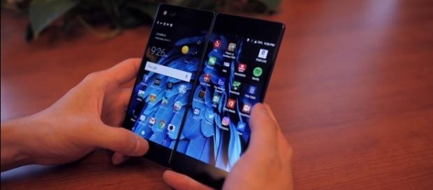 Folding display technology is here as ZTE debuts the new Axon M smartphone (Android Authority/YouTube) Folding display technology is here as ZTE debuts the new Axon M smartphone (Android Authority/YouTube)