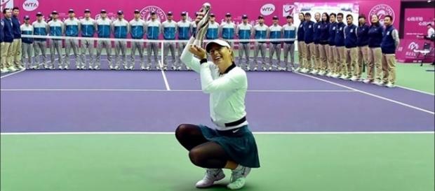 Maria Sharapova raises her trophy after winning the 2017 Tianjin Open this Sunday. | Credit (Alfredo/YouTube) Maria Sharapova raises her trophy after winning the 2017 Tianjin Open this Sunday. | Credit (Alfredo/YouTube)