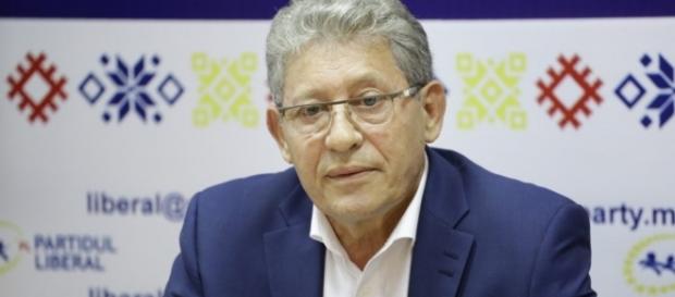 Mihai Ghimpu îl învinuiește pe Vlad Plahotniuc de control al instituțiilor statului Mihai Ghimpu îl învinuiește pe Vlad Plahotniuc de control al instituțiilor statului