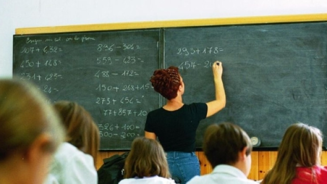 Docenti precari: 71.643 domande per le fasi b) e c). Come saranno ... - flcgil.it