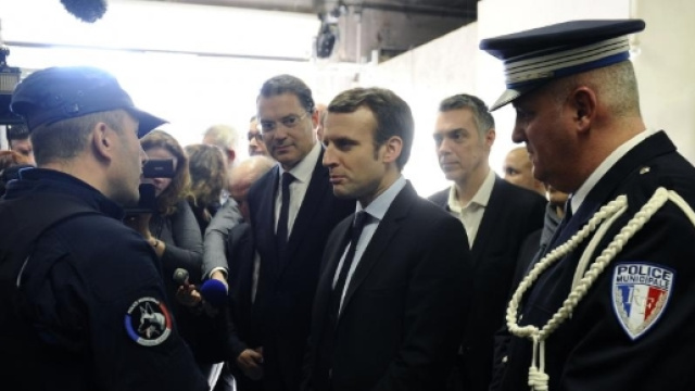 Macron s'en prend aux propositions de Fillon sur la sécurité et ... - rfi.fr