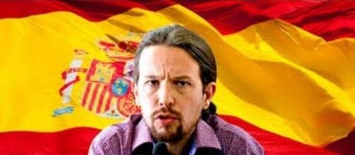 Pablo Iglesias y la bandera de España