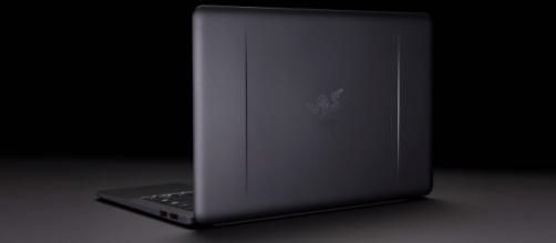 The 13.3-inch Razer Blade Stealth got upgraded [Image Credit: YouTube screen cap / Dave Lee]