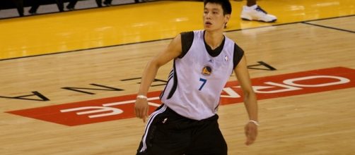 Jeremy Lin suffers a knee injury right in his very first game for the 2017-18 NBA season: (Image Credit: Christian/ Flickr