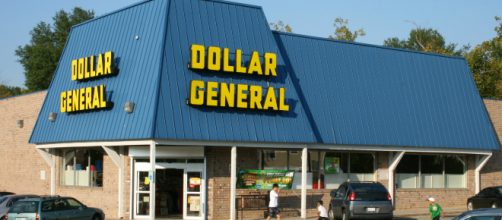 Walmart takes on Dollar General - Wikimedia Commons