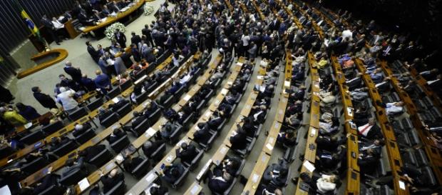 Deputados e especialistas reunidos no Plenário para avaliar ações que podem beneficiar a primeira infância Deputados e especialistas reunidos no Plenário para avaliar ações que podem beneficiar a primeira infância