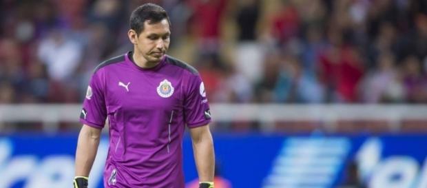 El arquero mexicano Rodolfo Cota fue el culpable de la derrota de Chivas en el Clásico El arquero mexicano Rodolfo Cota fue el culpable de la derrota de Chivas en el Clásico