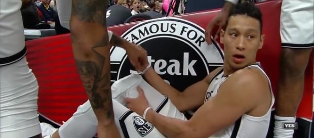Jeremy Lin Serious Knee Injury | Nets vs Pacers | October 18, 2017 | 2017-18 NBA season from YouTube/Ximo Pierto Jeremy Lin Serious Knee Injury | Nets vs Pacers | October 18, 2017 | 2017-18 NBA season from YouTube/Ximo Pierto