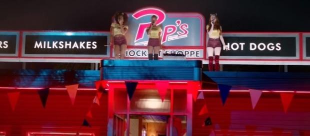 'Riverdale' 2x02 Sneak Peek "Nighthawks" (Image Credit: tvpromosdb/YouTube) 'Riverdale' 2x02 Sneak Peek "Nighthawks" (Image Credit: tvpromosdb/YouTube)