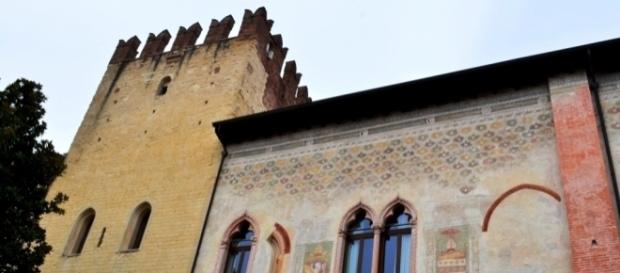 Vescovado di Verona, del cui complesso fa parte la Biblioteca Capitolare Vescovado di Verona, del cui complesso fa parte la Biblioteca Capitolare