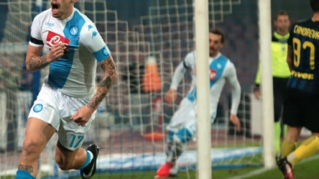 Hamsik esulta dopo un gol contro l'Inter
