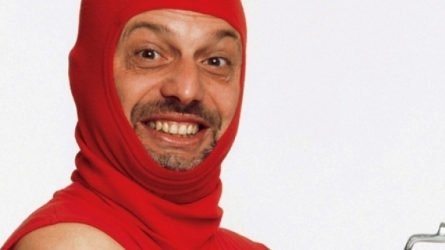 La storia di Marco Della Noce, comico di Zelig costretto a vivere in auto