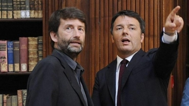 Matteo Renzi sembra voler indicare la via del Pd a Dario Franceschini, ma lui guarda dalla parte opposta