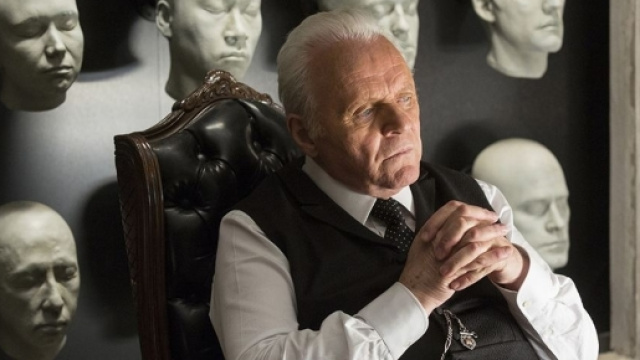 Westworld : Anthony Hopkins médite sur les photos de l'épisode 3 ... - allocine.fr