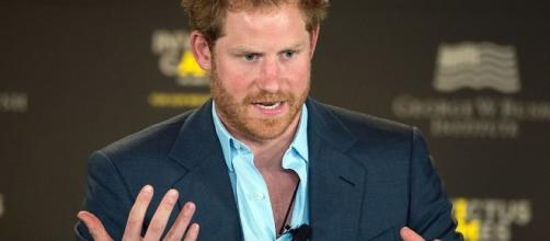 Prince Harry speaks during the 2016 Invictus Games Symposium [Image via Wikimedia Commons]