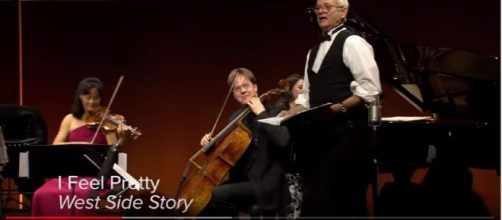 Bill Murray brings song and virtuoso strings to the stage in unique style [Decca Gold / YouTube screencap]