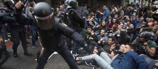 FOTOS | Cargas policiales para impedir que se vote en el ... - eldiario.es