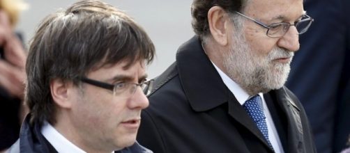 Il Presidente catalano Carles Puigdemont a fianco del premier spagnolo Mariano Rajoy