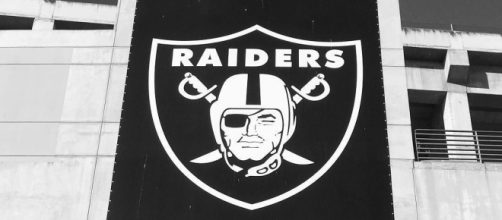 The Oakland Raiders donate to the families and victims of the Las Vegas shooting - [Image via Frank Reedy / Flickr]