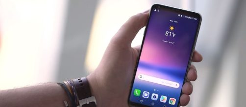 LG V30 first look (Image Credit: The Verge / YouTube screencap)