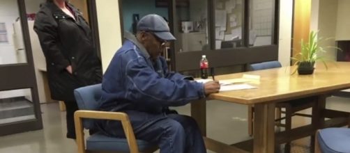 O.J. Simpson signing documents on the day of his release. (Image Credit: ABC World News Tonight/ 'YouTube' screen grab)