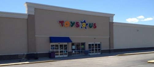 Toys "R" Us is counting on new AR activities in their stores to attract customers to do more than shop. Image - ToysRUs|'Wikimedia Commons'