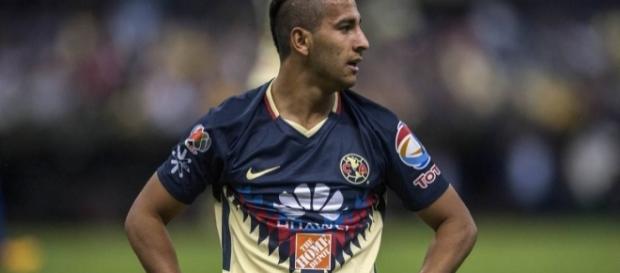 Cecilio Domínguez en un partido con el Club América Cecilio Domínguez en un partido con el Club América