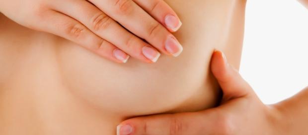 La auto-exploración es un factor esencial en la detección precoz del cáncer de mama La auto-exploración es un factor esencial en la detección precoz del cáncer de mama