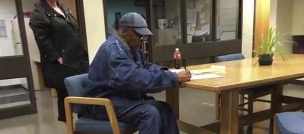 O.J. Simpson signing documents on the day of his release. (Image Credit: ABC World News Tonight/ 'YouTube' screen grab) O.J. Simpson signing documents on the day of his release. (Image Credit: ABC World News Tonight/ 'YouTube' screen grab)