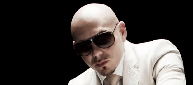 Pitbull extiende su mano solidaria a Puerto Rico Pitbull extiende su mano solidaria a Puerto Rico