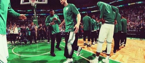 Gordon Hayward could return by March though the risk may be high/ photo by @gdhayward/ Instagram