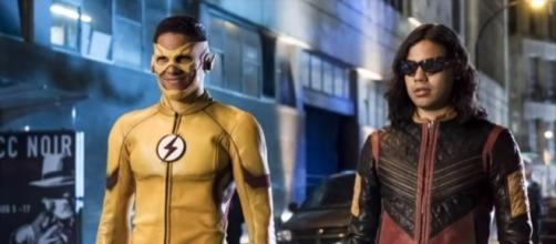 Kid Flash attempts to defeat a Samuroid in "The Flash" season 4 episode 1. (Photo:YouTube/TheDCTVShow)
