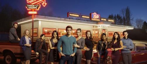 Riverdale season 2 episode 2 at Pop's diner -via justjaredjr.com