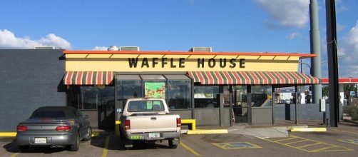An ID theft ring was busted after two crooks skipped out on their Waffle House bill for $7 [Image credit: Scott/Wikimedia/CC BY-SA 3.0]