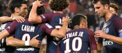 Il Paris Saint Germain festeggia dopo un gol.