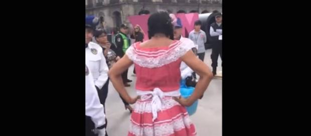 Discriminan a Lady Tacos en la Feria del Libro del Zócalo ... - com.mx Discriminan a Lady Tacos en la Feria del Libro del Zócalo ... - com.mx