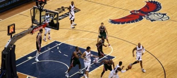 Game between Atlanta Hawks (in white) and Milwaukee Bucks by Hector Alejandro/Flickr Game between Atlanta Hawks (in white) and Milwaukee Bucks by Hector Alejandro/Flickr